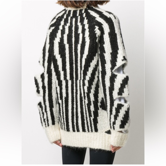 SZ XS Burberry cut-out oversized jumper NWT - Picture 3 of 16